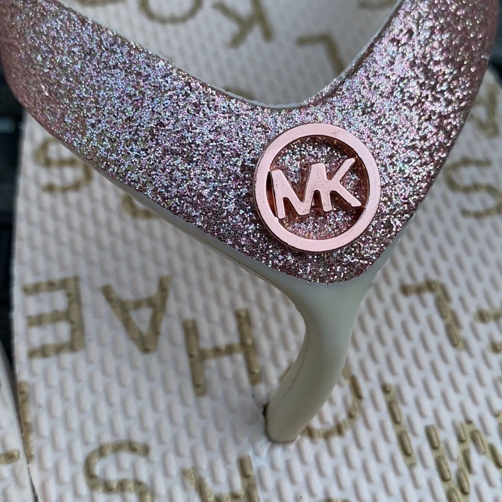 Michael MICHAEL KORS Girls Flavia Flip Flops - Vanilla/Rose Gold